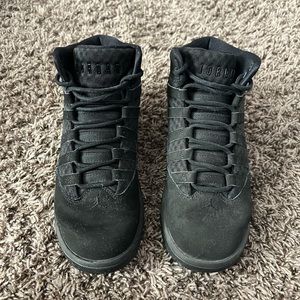 Boys Jordan basketball shoes size 4